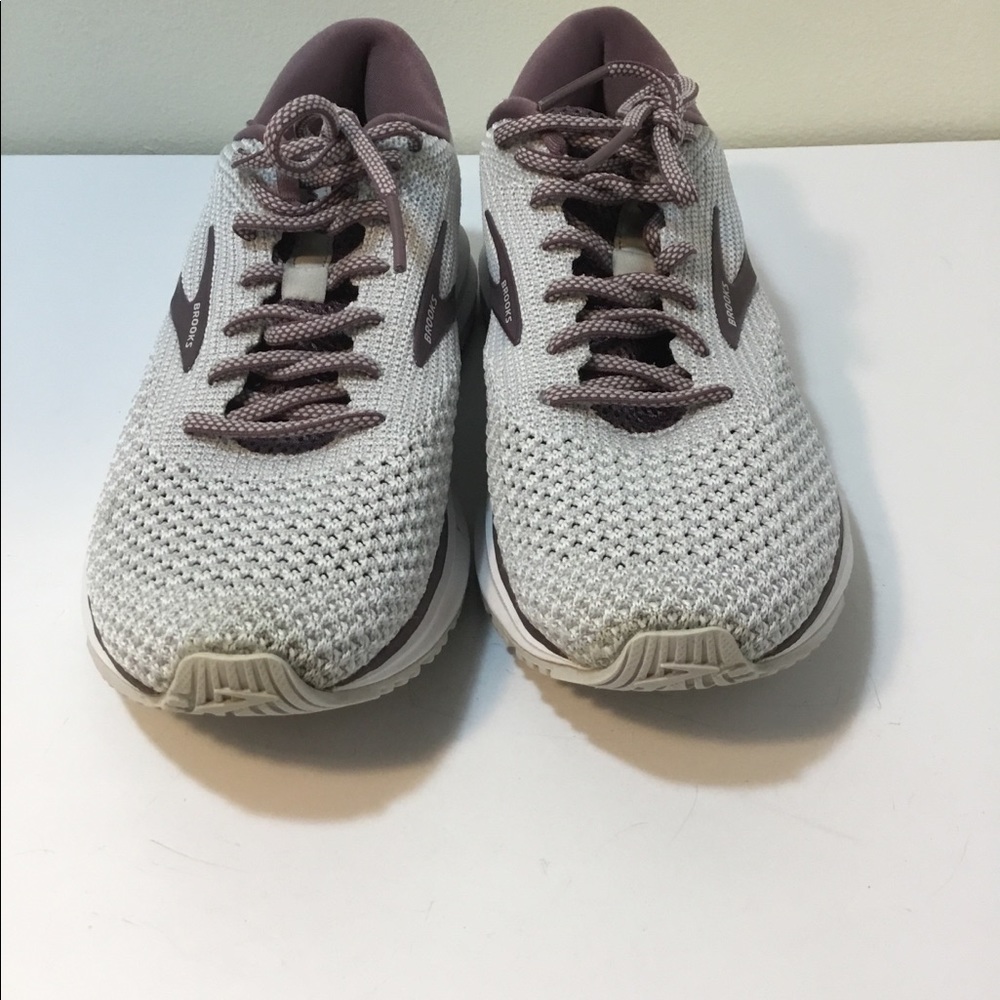 Brooks  revel 2 running tennis shoes size 9